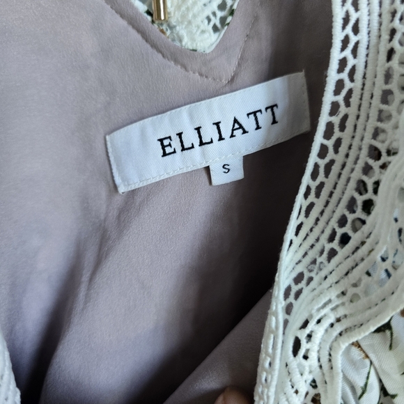 Revolve ELLIATT White Floral Print Elixir Lace Trim Oversized Dress Size Small - Picture 11 of 13